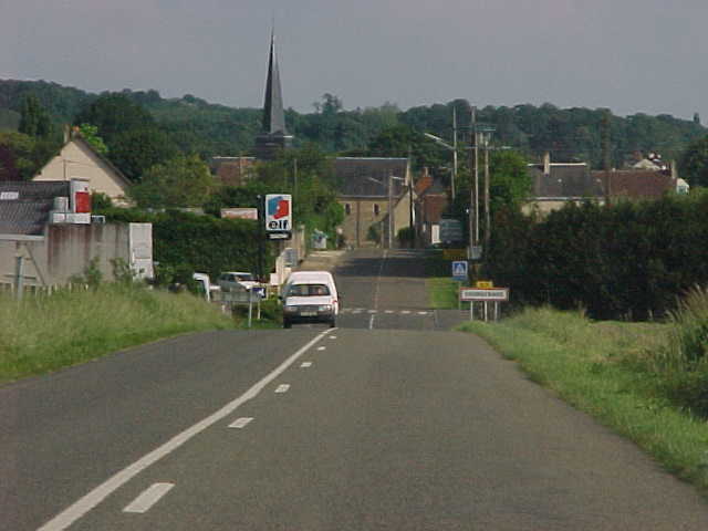 quand on arrive de la Ferté Bernard et que l'on entre à Courgenard